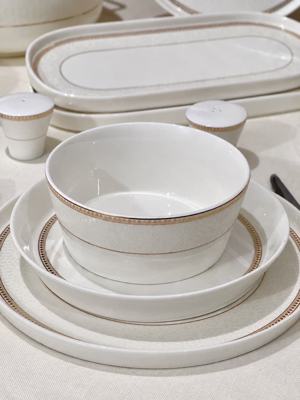 Service de Table Complet en Porcelaine – Motif Calligraphie Arabe & Finitions Dorées 5