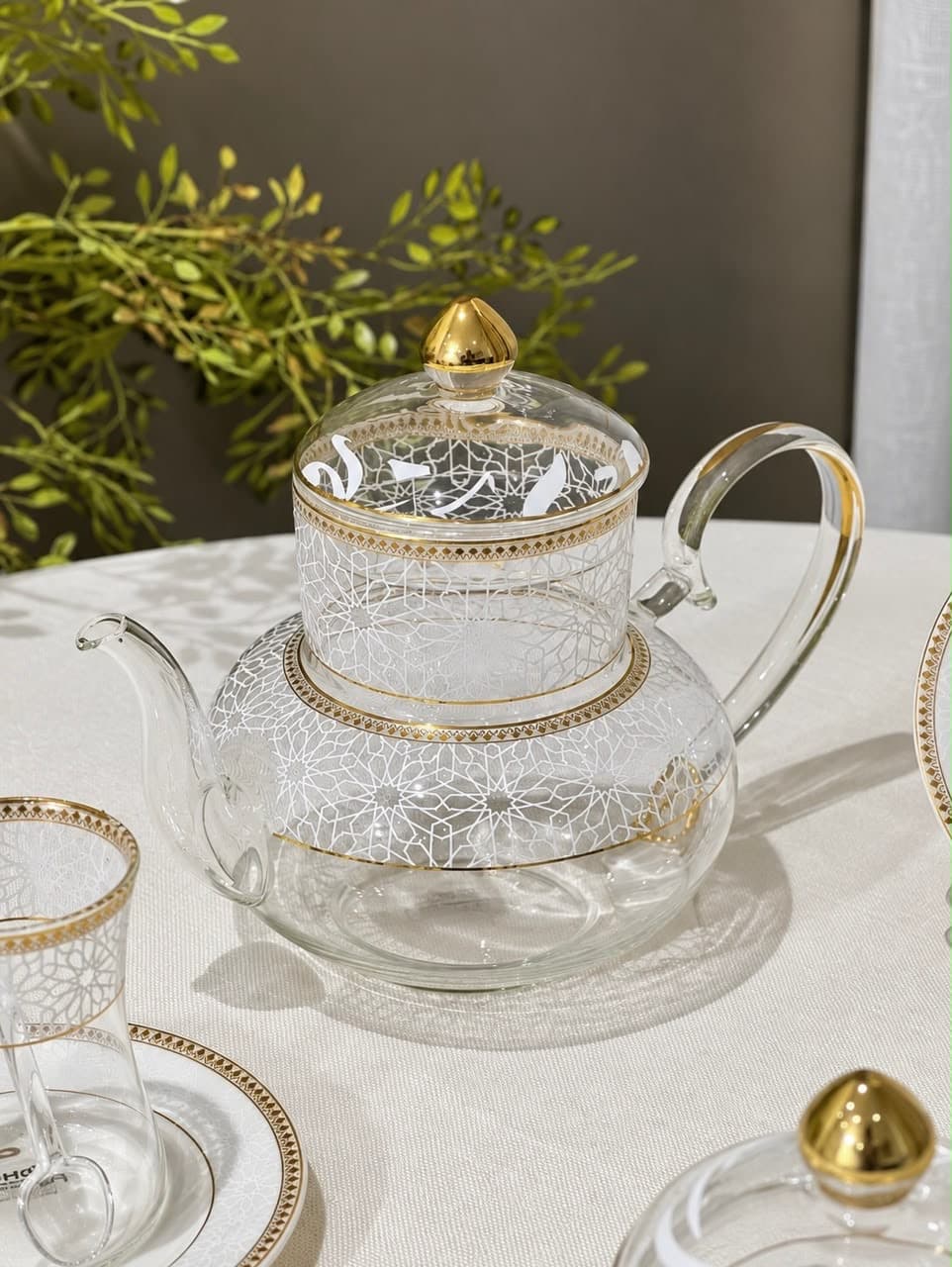Service à Thé en Verre & Porcelaine – Motifs Dentelle Filigranée, Dorures & Calligraphie Arabe 4