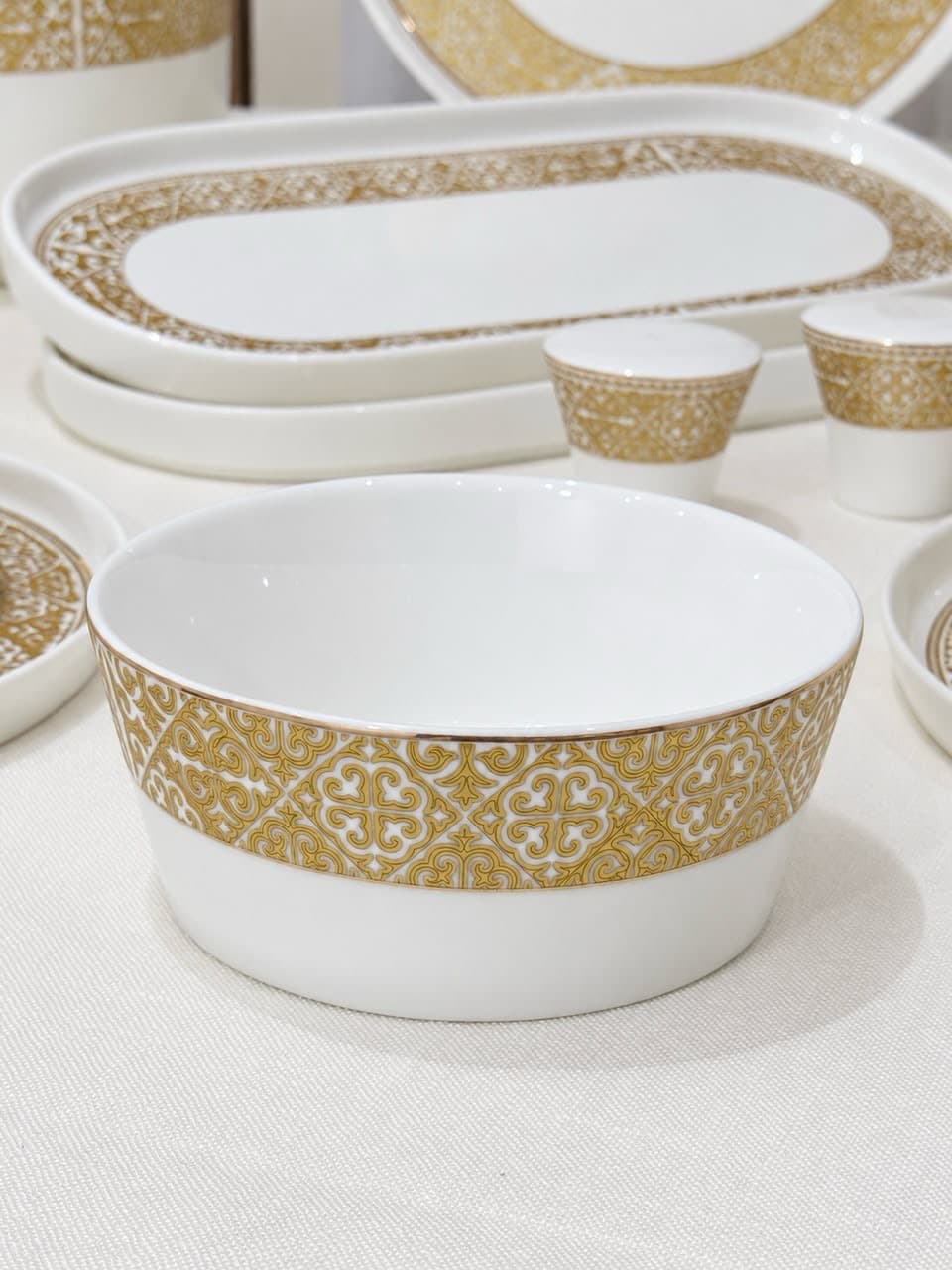 Service de Table Complet en Porcelaine – Motifs Arabesques & Dorures Andalouses 3