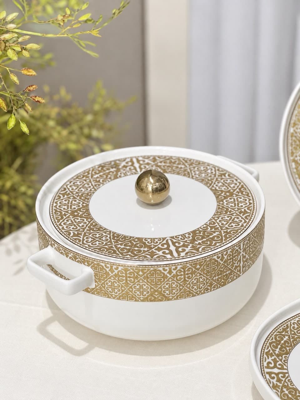 Service de Table Complet en Porcelaine – Motifs Arabesques & Dorures Andalouses 4