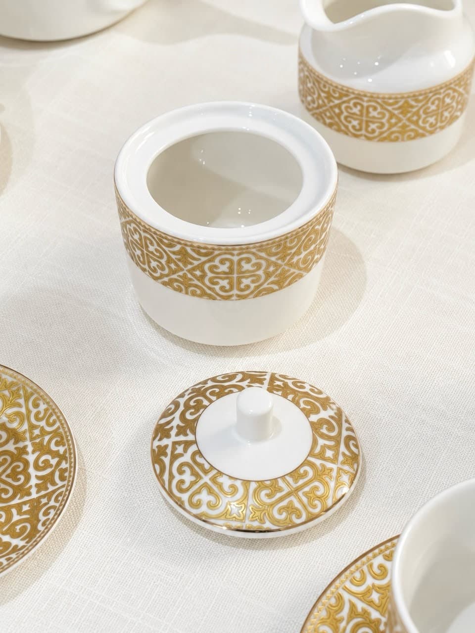 Service à Café au Lait 29 Pièces en Porcelaine – Motifs Arabesques & Dorures Andalouses 4