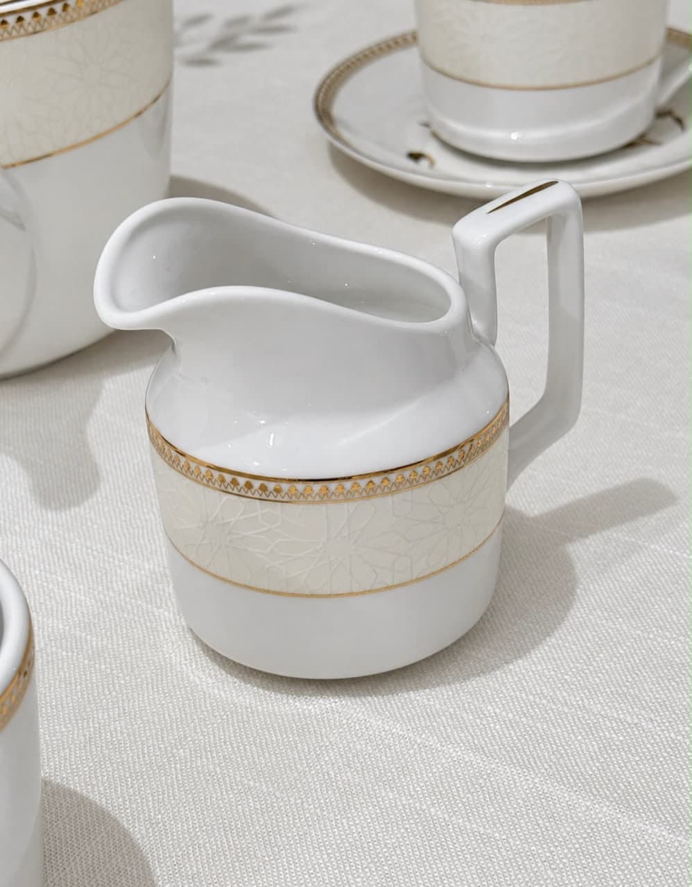 Service à café au lait 29 pièces en porcelaine - Motif Calligraphie Arabe & Dorures⁠ 4
