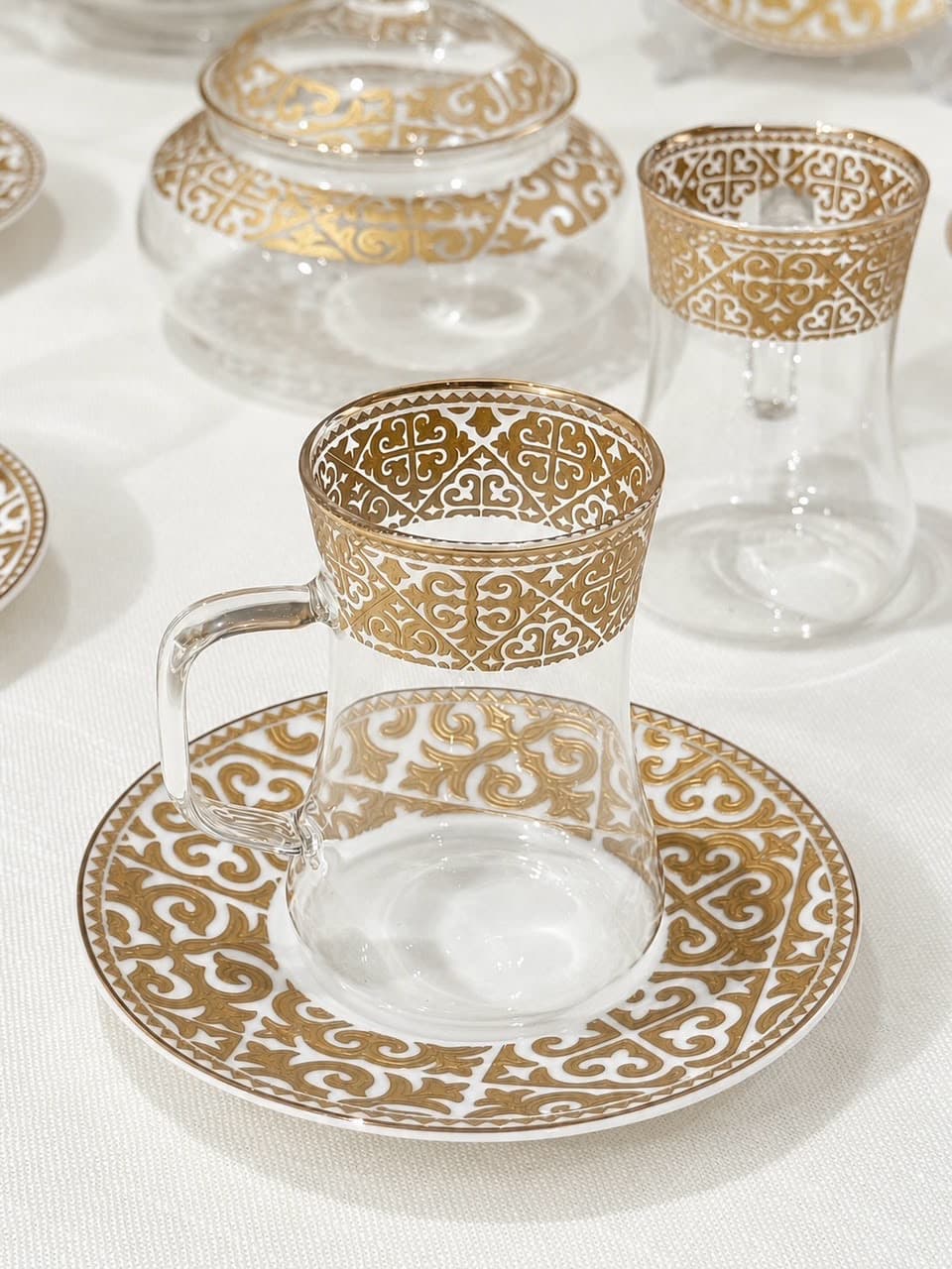 Service à Thé en Verre & Porcelaine – Motifs Arabesques & Dorures Andalouses 4