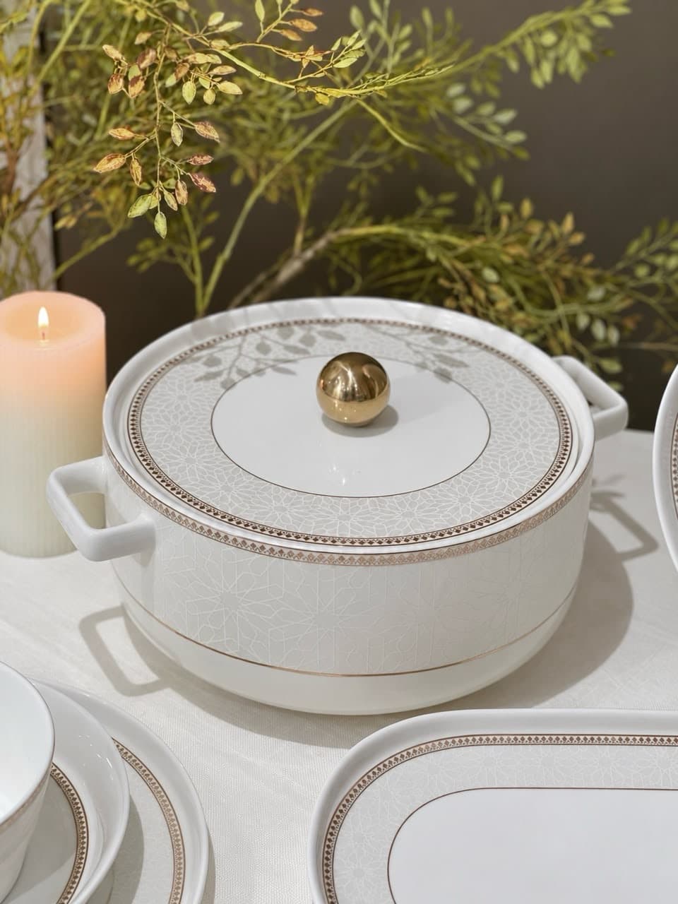 Service de Table Complet en Porcelaine – Motif Calligraphie Arabe & Finitions Dorées 3