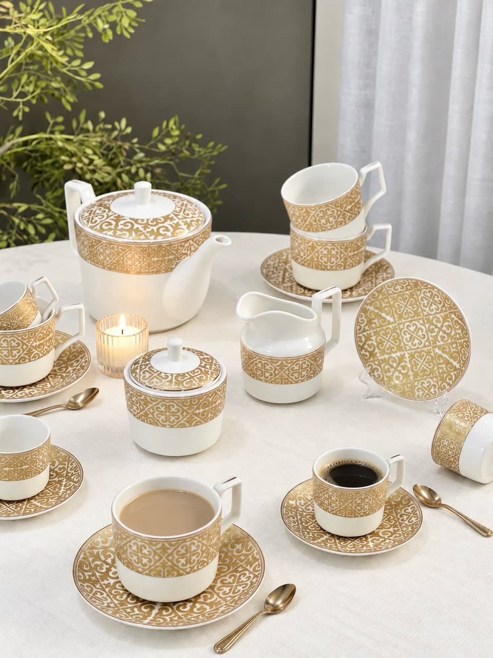Service à Café au Lait 29 Pièces en Porcelaine – Motifs Arabesques & Dorures Andalouses